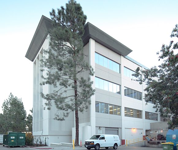 Exterior of Los Robles Hospital & Medical Center